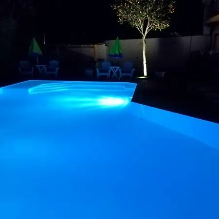 Comfortable In Ragusa With Pool Villa Trecasuzze