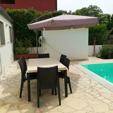 Βίλα Comfortable In Ragusa With Pool